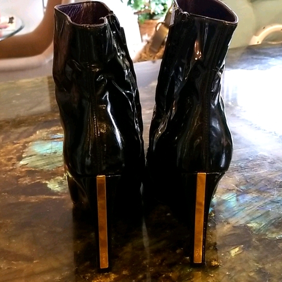FENDI PATENT LEATHER BOOTS - Picture 5 of 6